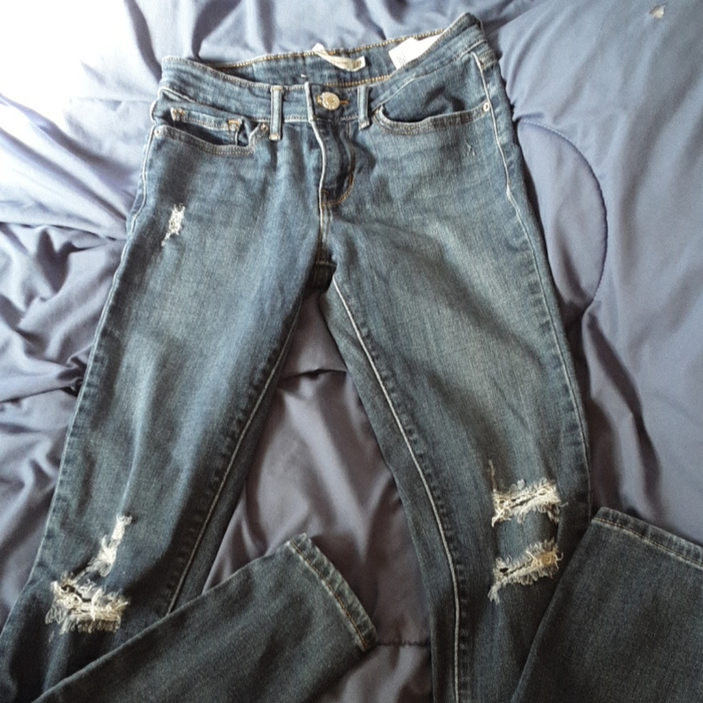 Levis 711 skinny jeans with ripped knees